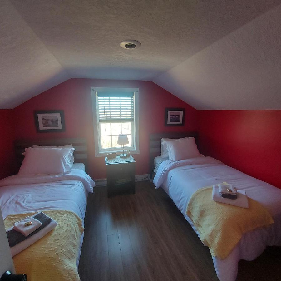 Starboard Side Guest House Channel Port aux Basques Bagian luar foto