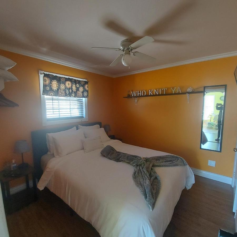 Starboard Side Guest House Channel Port aux Basques Bagian luar foto