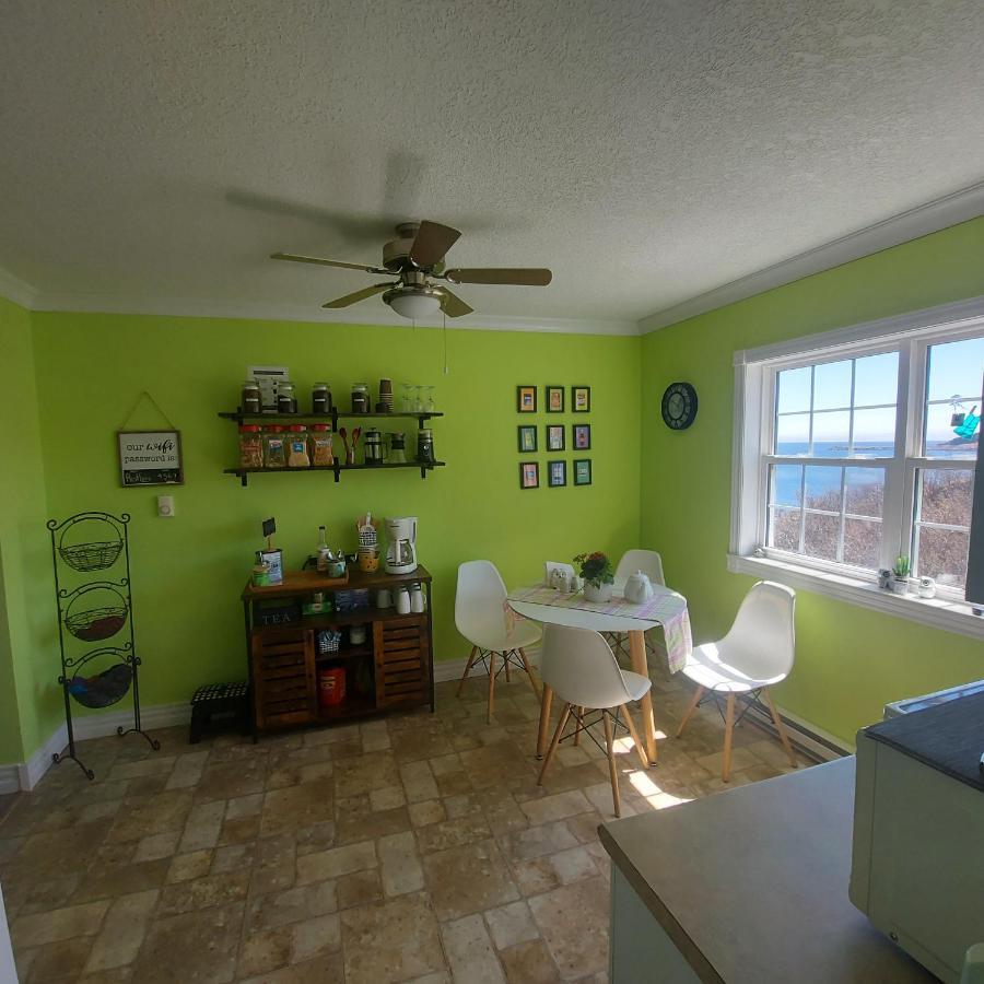 Starboard Side Guest House Channel Port aux Basques Bagian luar foto