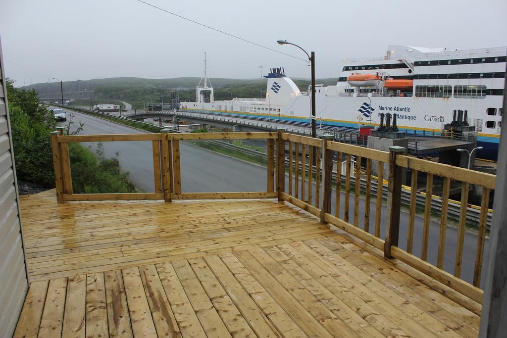 Starboard Side Guest House Channel Port aux Basques Bagian luar foto