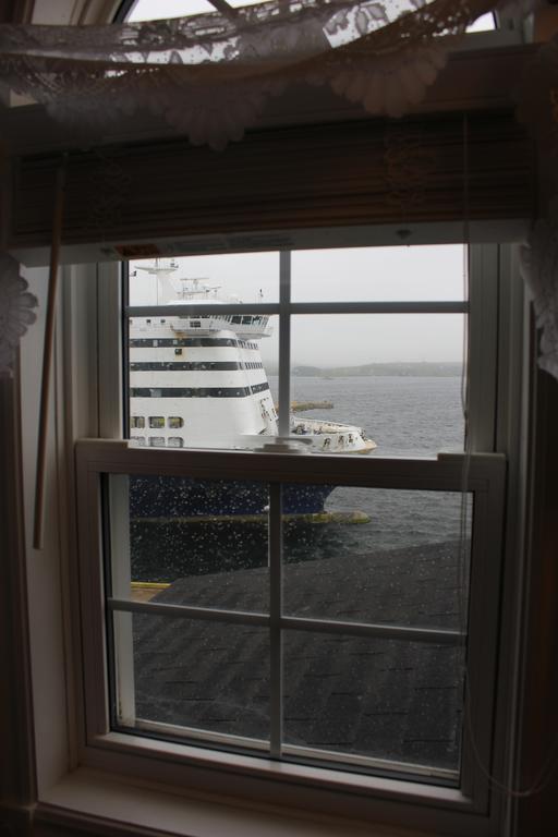 Starboard Side Guest House Channel Port aux Basques Bagian luar foto