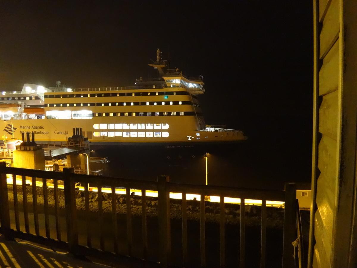 Starboard Side Guest House Channel Port aux Basques Bagian luar foto